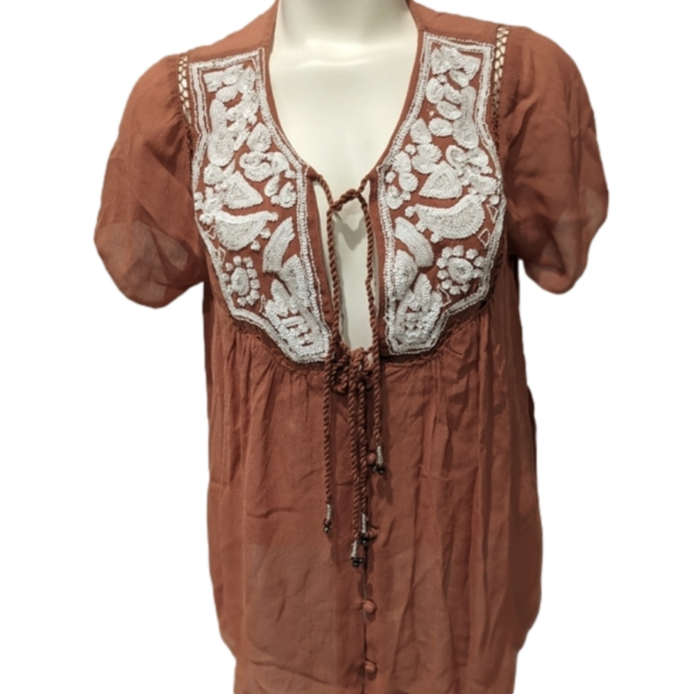 Some Days Loving blouse with 2 tie closures in front